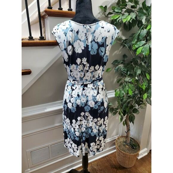 Ann Taylor Women White & Blue Rayon Sleeveless V-Neck Knee Length Dress Size 8P - Picture 7 of 10